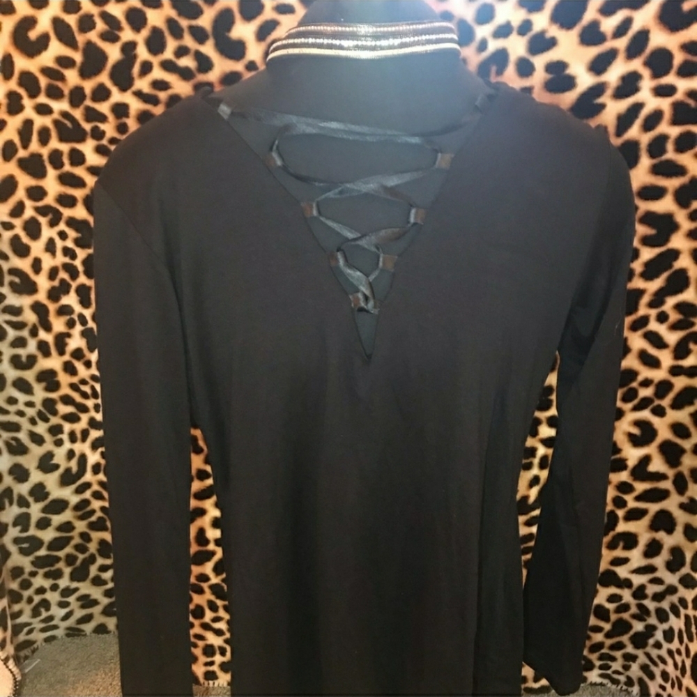 Boutique lace up cleavage top Nwot large